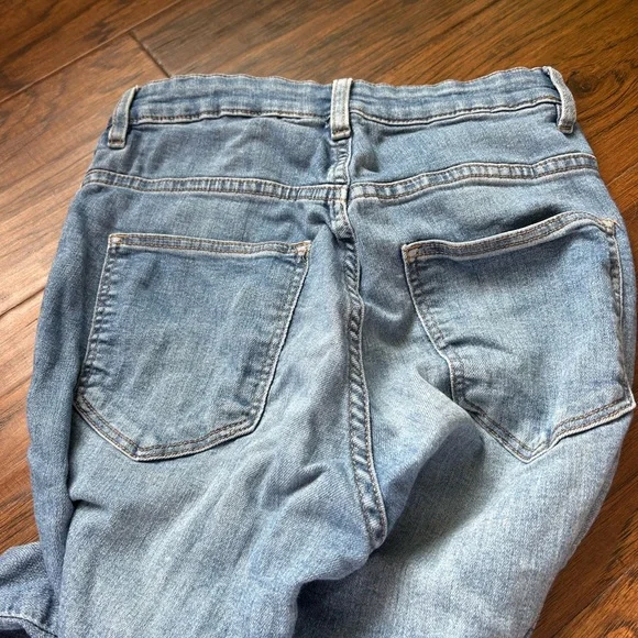 Divided Light Blue High Rise Jeans - Picture 4 of 4